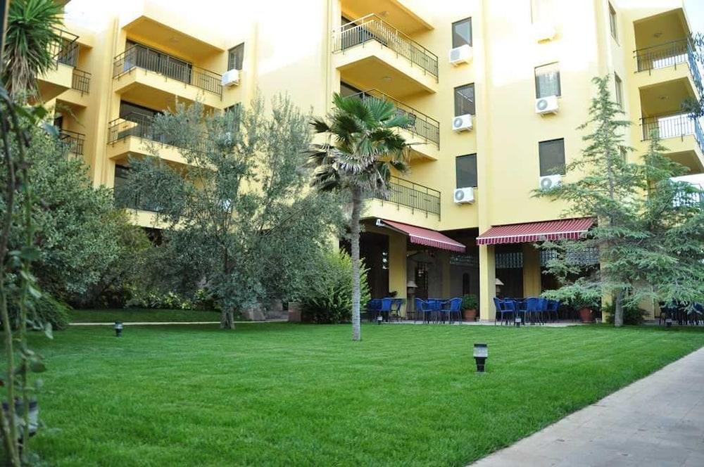 Palm Court Suites Ayvalik Exterior photo